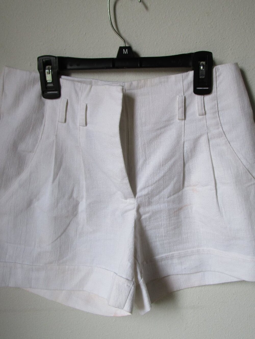 White linen pleated shorts, Size 7 NWT. Preppy with 1 inch belt loops.